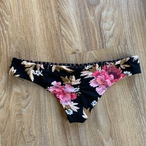 🎁 2 for $25. Billabong bikini bottoms